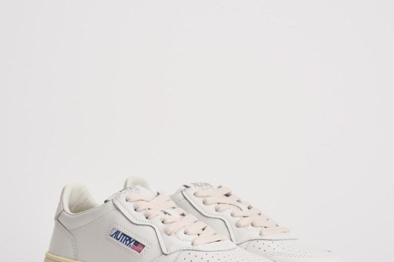 Sneakers donna medalist low in pelle bianca AULW LL15 AUTRY 