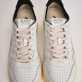 Sneakers uomo Medalist Low nera e bianca AULM ML02 AUTRY 
