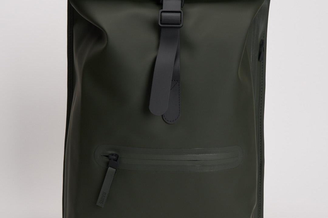 Zaino uomo impermeabile verde 13320 03 RAINS 