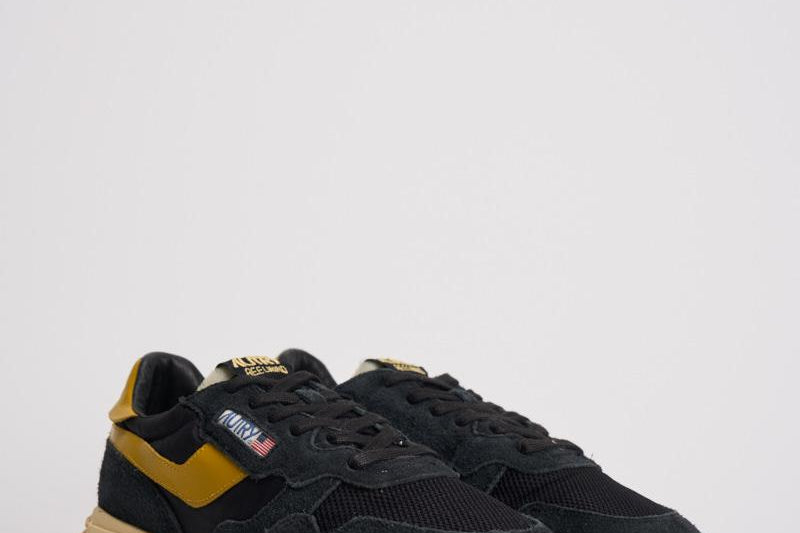Sneakers uomo Reelwind Low in suede nero WWLM UT21 AUTRY 