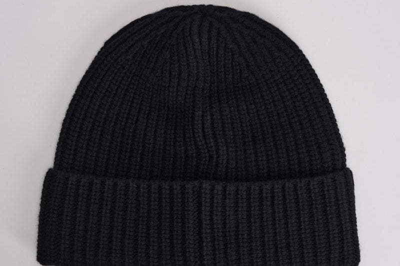 Cappellino uomo in lana nero N100012 S00B4V0029 STONE ISLAND 