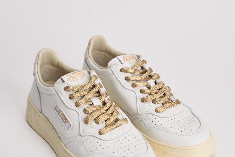 Sneakers donna Medalist Low panna e oro AULW SW01 AUTRY 