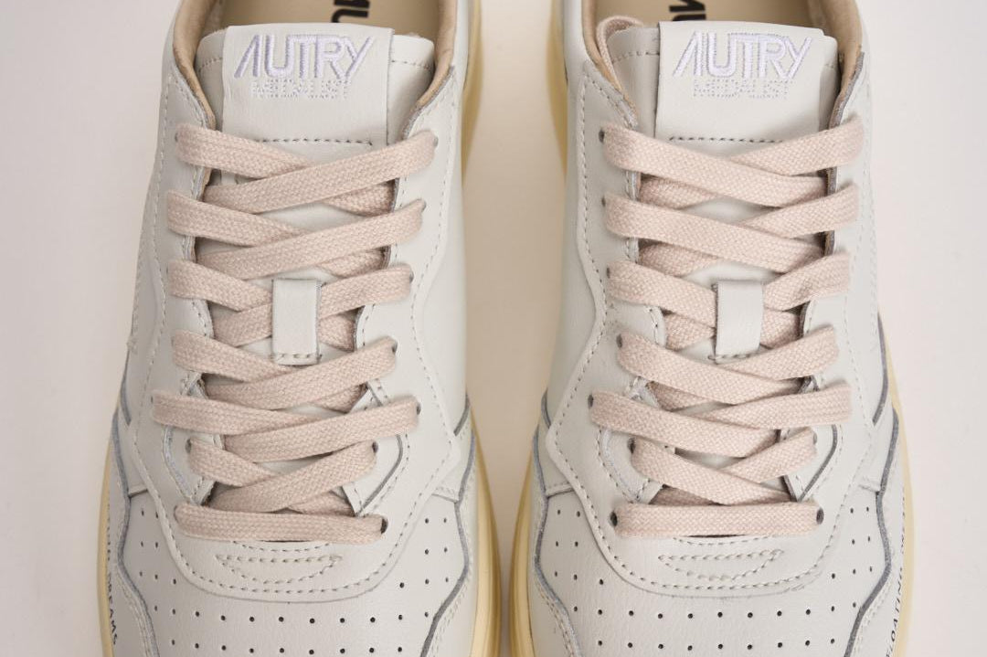 Sneakers uomo Medalist Low bianca e celeste AULM DL01 AUTRY 