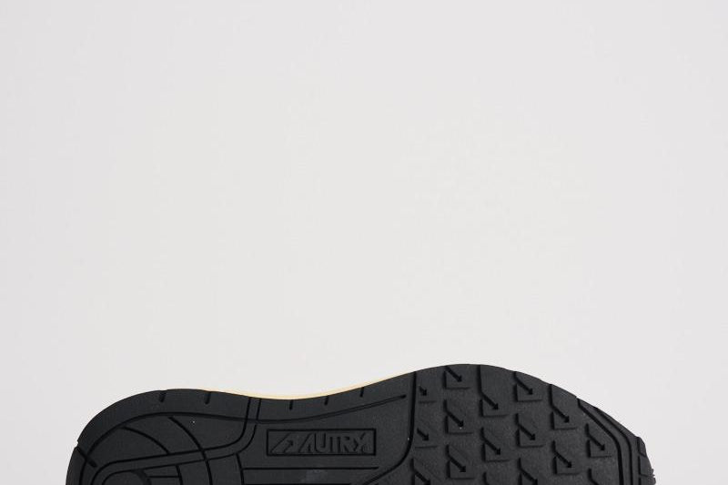Sneakers Reelwind low blu notte WWLM NC30 AUTRY 