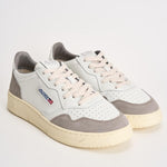 Sneakers uomo Medalist Low in suede bianca e grigia AULM FT15 AUTRY 