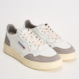 Sneakers uomo Medalist Low in suede bianca e grigia AULM FT15 AUTRY 
