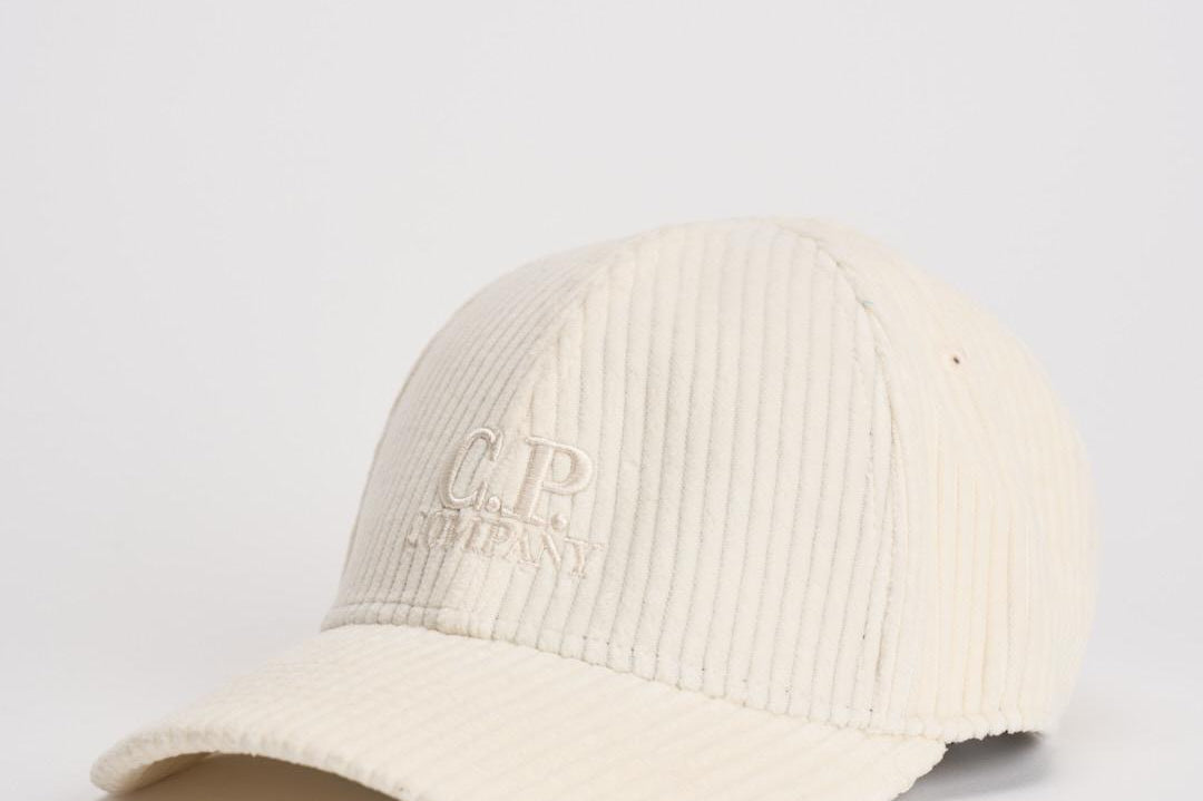 Cappellino uomo a costine panna CMAC226A 110472A402 CP COMPANY 