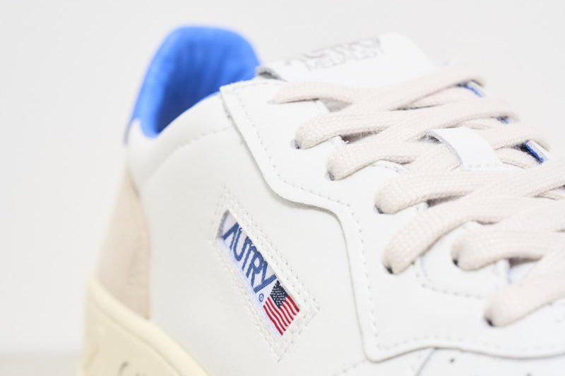 Sneakers uomo Medalist in suede e pelle con scritta laterale AULM MA06 AUTRY 