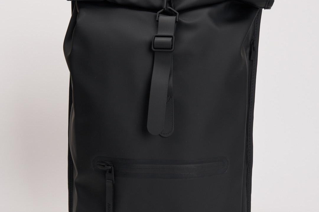Zaino nero impermeabile uomo 13320 01 RAINS 