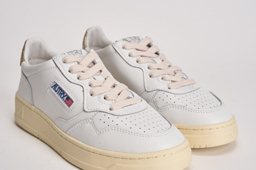 Sneakers donna Medalist Low bianca e oro AULW LL06 AUTRY 