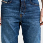 Jeans uomo gamba dritta in denim blu A18974 09I2701 DIESEL 