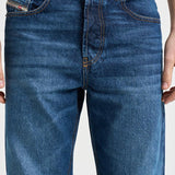 Jeans uomo gamba dritta in denim blu A18974 09I2701 DIESEL 