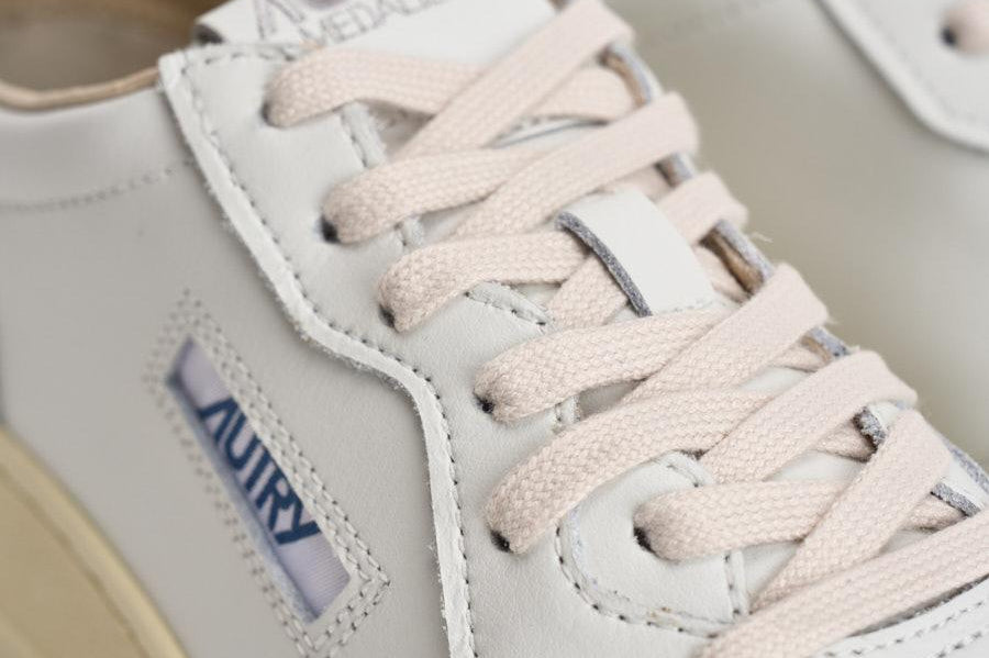 Sneakers uomo Medalist Low bianca e verde AULM BJ02 AUTRY 