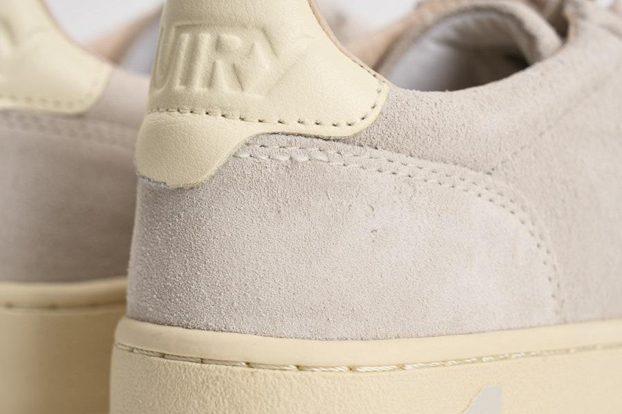 Sneakers donna Medalist low in suede beige AULW UH01 AUTRY 