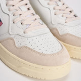Sneakers uomo Medalist low in suede beige e caramello AULM LS02 AUTRY 