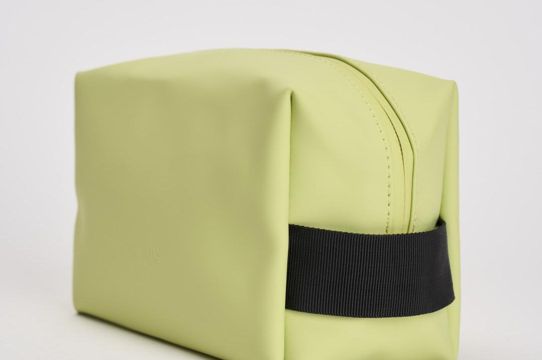 Borsa da toilette Wash Bag Small impermeabile gialla 15580 W3 RAINS 