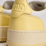 Sneakers donna Medalist gialla AULW WB63 AUTRY 