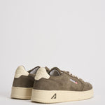 Sneakers uomo Medalist low suede verde militare AULM UH04 AUTRY 