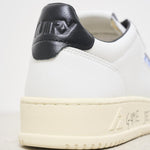 Sneakers uomo Medalist bianca e nera. AULM ML02 AUTRY 
