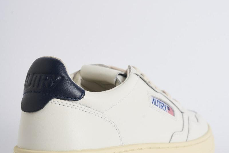 Sneakers uomo in pelle bianca con spoiler AULM LL12 AUTRY 