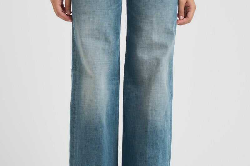 Jeans donna flare D-Akemi 1978 in denim medio A03624 09M5801 DIESEL 