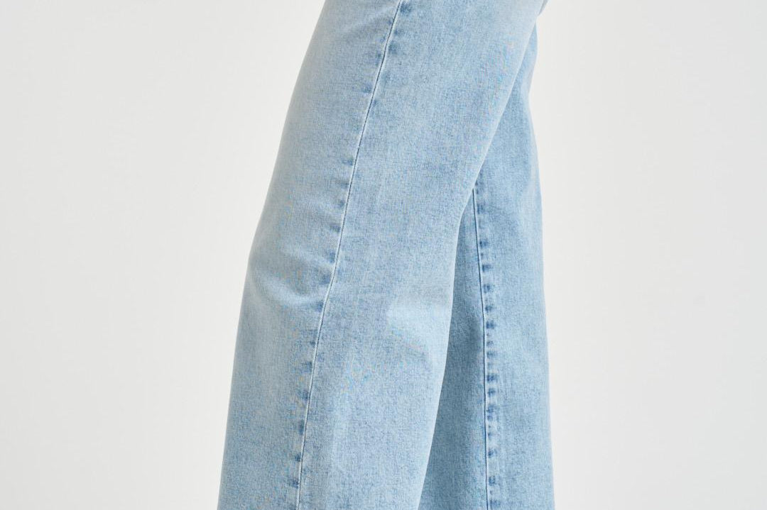 Jeans donna flare D-Akemi 1978 in denim chiaro A03624 0ADBJ01 DIESEL 