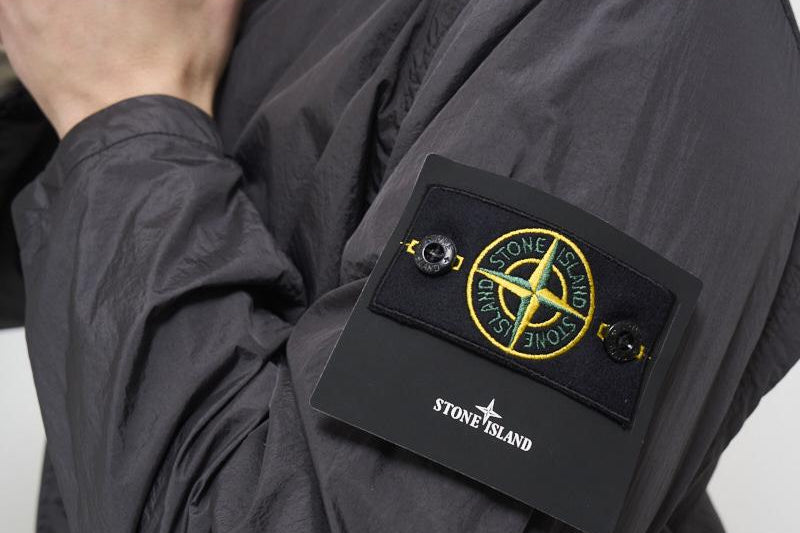 Giubbotto uomo con cappuccio grigio 4100092 S0A23V0065 STONE ISLAND 