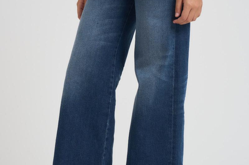 Jeans donna D-Akemi in denim scuro A03624 09L2101 DIESEL 