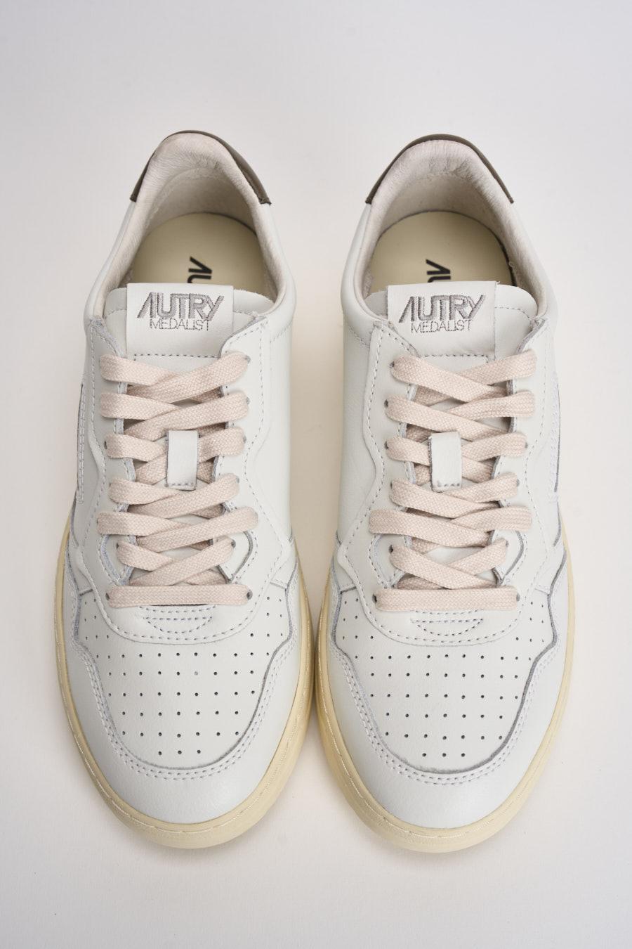 Sneakers uomo Medalist low bianca e marrone AULM LL28 AUTRY 