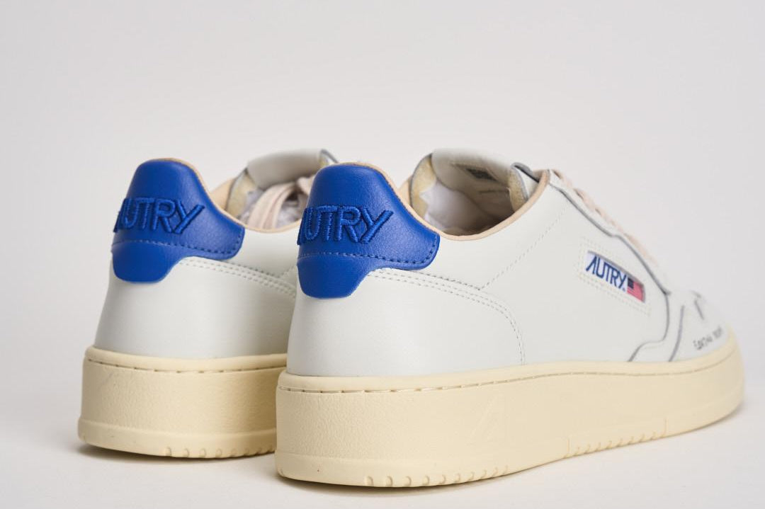 Sneakers uomo Medalist Low bianca e celeste AULM DL01 AUTRY 