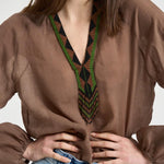 Blusa donna marrone con scollo perline S1194 126 BAZAR DELUXE 