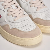 Sneakers uomo Medalist low in suede beige e bianca AULM LS33 AUTRY 