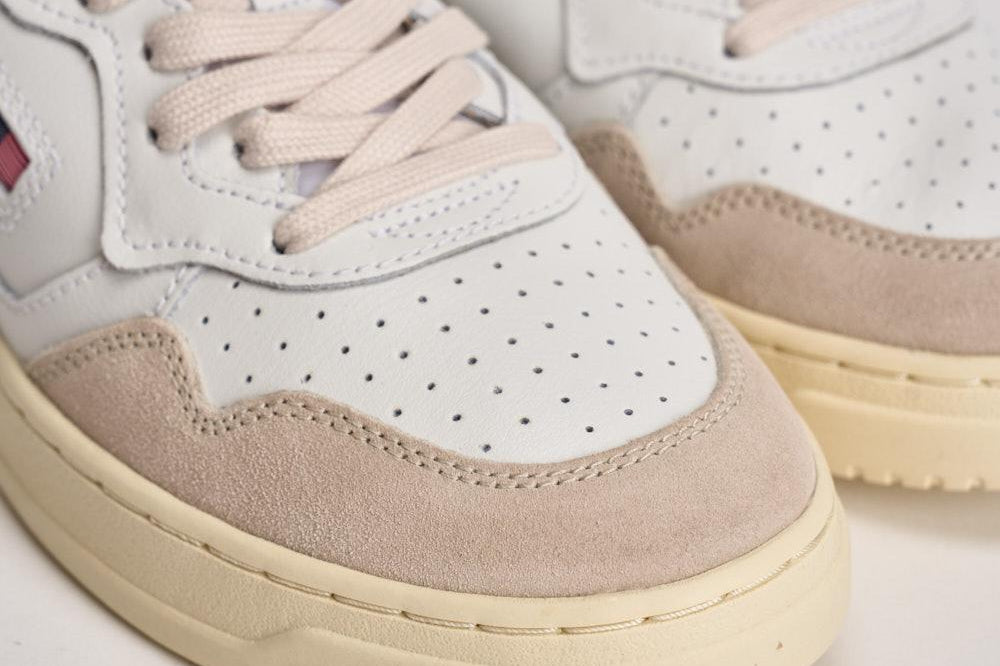 Sneakers uomo Medalist low in suede beige e bianca AULM LS33 AUTRY 