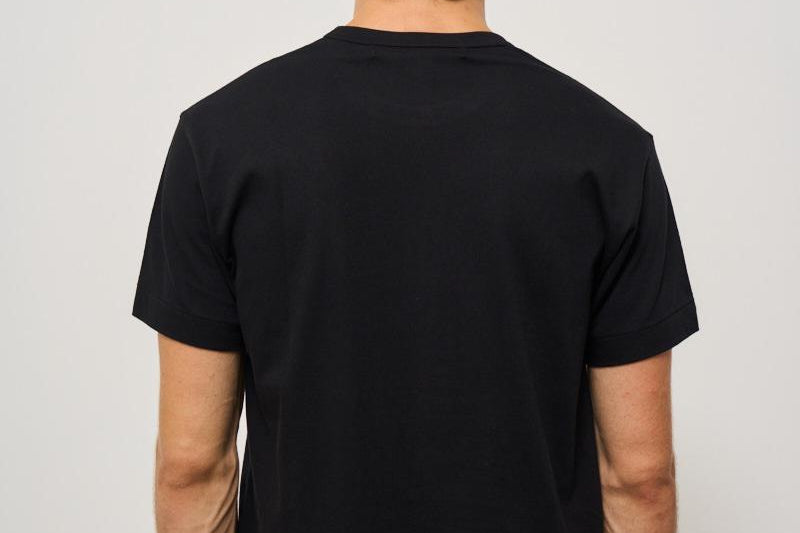 T-shirt uomo nera con cuore rosso AXT108 BLACK COMME DES GARCON PLAY 