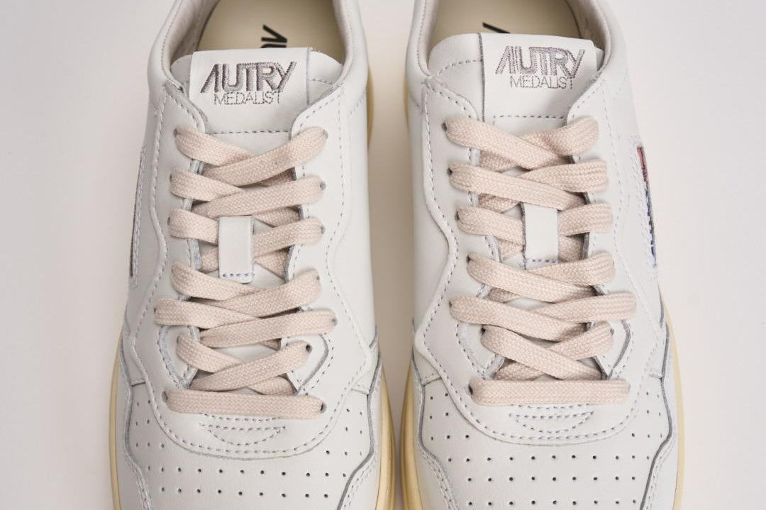 Sneakers uomo Medalist Low bianca e verde AULM LL20 AUTRY 