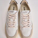 Sneakers uomo Medalist low in suede beige e nera. AULM LS21 AUTRY 
