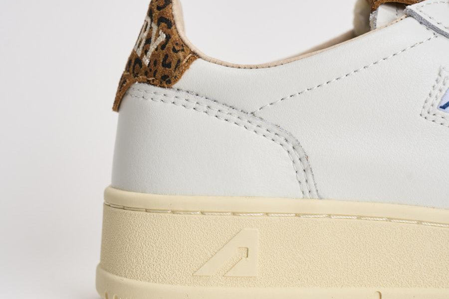 Sneakers Medalist Low donna bianche e animalier AULW HJ02 AUTRY 