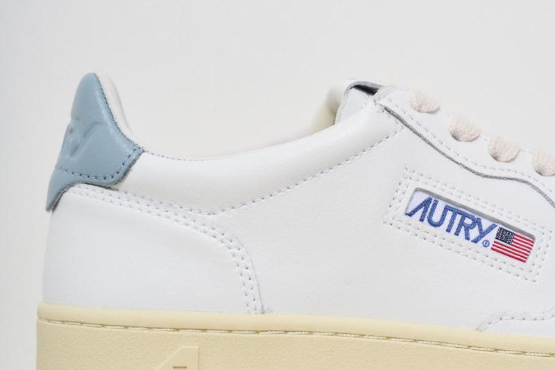 Sneakers donna Medalist bianca e celeste AULW LL79 AUTRY 