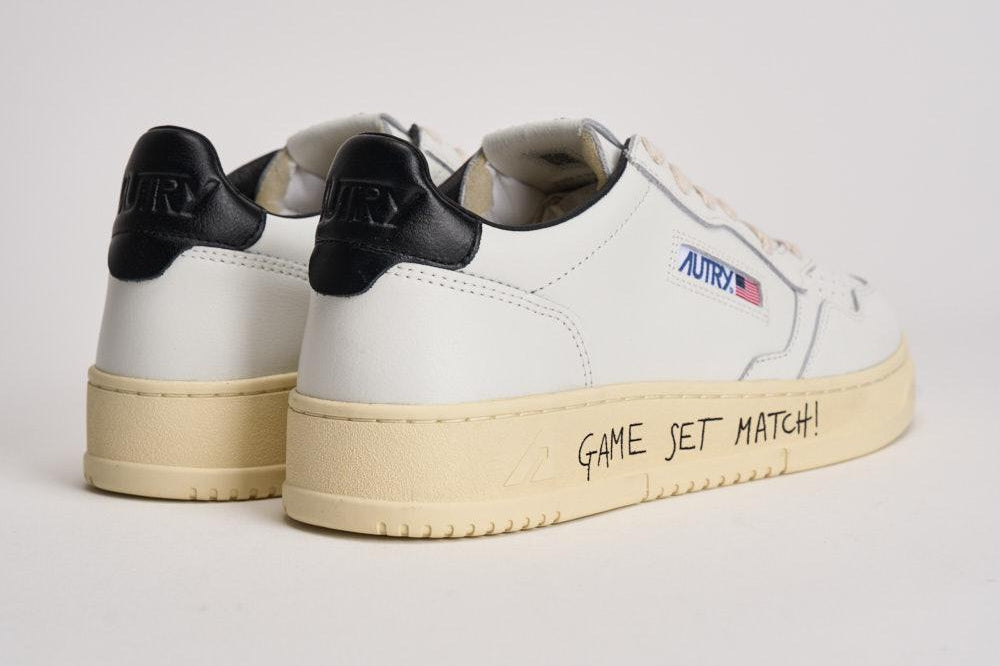 Sneakers uomo Medalist Low nera e bianca AULM ML02 AUTRY 