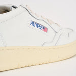 Sneakers uomo Medalist Low  in pelle bianca e blu AULM LL12 AUTRY 