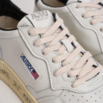 Sneakers uomo Medalist Low nera e bianca AULM ML02 AUTRY 