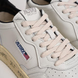 Sneakers uomo Medalist Low nera e bianca AULM ML02 AUTRY 