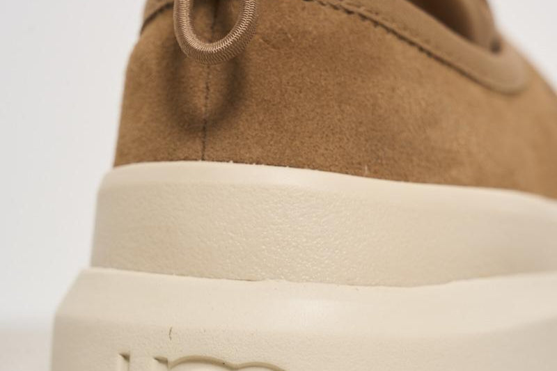 Scarpa bassa uomo Lo Lowmel in gomma e suede cammello 1144096 CHESTNUT UGG 