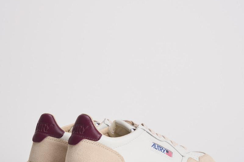 Sneakers uomo Medalist low in suede beige e bordeaux AULM LS03 AUTRY 