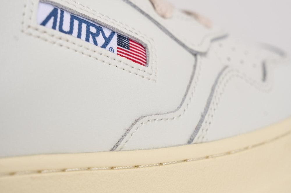 Sneakers uomo Medalist low bianca e arancione AULM LL26 AUTRY 