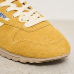 Sneakers donna Windspin in suede ocra SLWU B03 AUTRY 