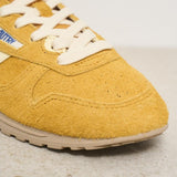 Sneakers donna Windspin in suede ocra SLWU B03 AUTRY 