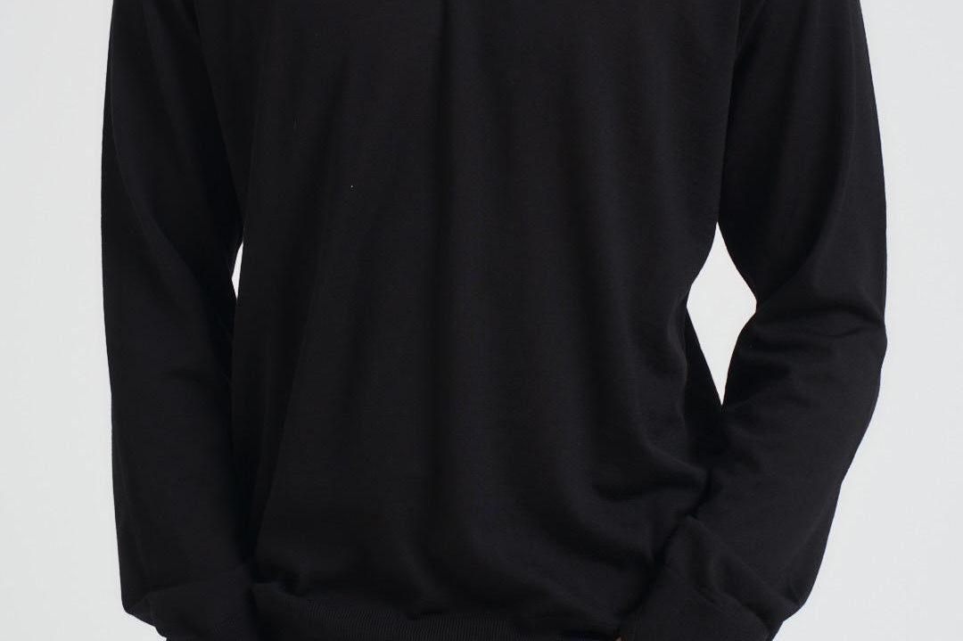 Polo uomo in lana merino nera GMP01353 P00104190100 GOLDEN GOOSE 