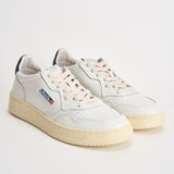 Sneakers uomo Medalist Low  in pelle bianca e blu AULM LL12 AUTRY 