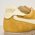 Sneakers donna Windspin in suede ocra SLWU B03 AUTRY 
